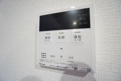 キッチン横からボタンひとつで操作が楽々。