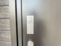 かざすだけで開閉できる、タッチキー採用の玄関。お買い物帰りで、両手がふさがってきても簡単に中に入れます＾＾