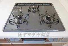 同仕様写真。3口コンロなので、効率よくお料理が楽しめます。毎日のお料理も楽しくなりますね＾＾