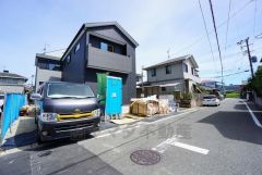 前面道路は6ｍと広く駐車がスムーズにできます＾＾