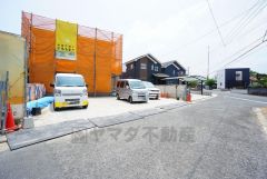 前面道路は交通量が少なく小さなお子様がいても安心です＾＾