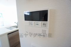 給湯器リモコンはキッチン横からボタンひとつで操作が楽々。