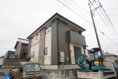 敷地面積約50坪。西鉄バス南山手入口徒歩3分。並列駐車3台＾＾