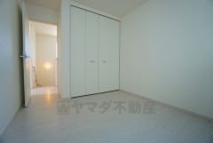 全居室に収納完備。下段を引き出し収納にするなど、空いたスペースを有効活用すれば収納力がグッと高まります。常に整理整頓されたお部屋は気持ちがいいです＾＾