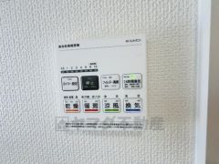 浴室暖房乾燥機には、暖房、乾燥、涼風、換気の4つの機能が付いています。タイマー付きです。