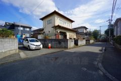 住民の方しか出入りしない前面道路なのでお子様の急な飛び出しなども防げますね＾＾