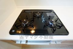 同仕様写真。3口コンロなので、効率よくお料理が楽しめます。毎日のお料理も楽しくなりますね＾＾