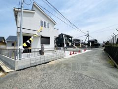 前面道路は西側4.2ｍ。 スムーズに駐車できる広さです＾＾ 弓削田小学校目の前。特急停車西鉄バス「西鉄後藤寺営業所」停まで徒歩12分＾＾