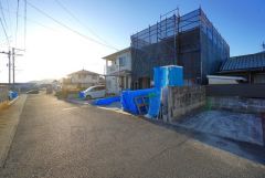 前面道路は公道南側約5.7ｍ。ＪＲ香椎線「宇美」駅徒歩15分＾＾