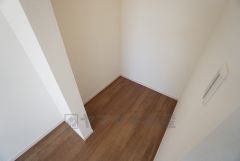 同仕様写真。ウォークスルークローゼット。