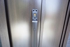 かざすだけで開閉できる、タッチキー採用の玄関。お買い物帰りで、両手がふさがってきても簡単に中に入れます＾＾