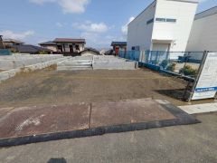 駐車スペースはゆとりある2台分を確保。マイカー用に、お客さま用に、余裕を持ってご利用いただけます。