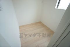 同仕様写真。テレワークルーム。書斎や趣味の道具置きなど使い方は様々です＾＾たっぷり収納出来てスッキリとした空間になります＾＾