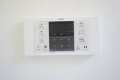 浴室内の給湯器リモコン。一日の疲れを癒す快適なバスタイムを＾＾