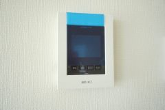  防犯性、セキュリティ対策に安心できるテレビモニター付きインターフォンです。セールスマン対策にもなり安心できます。