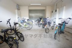 共用部 駐輪場を完備しています＾＾ 自転車を多く置くことが出来てご家族の皆さん、小さなお子様がいても困りません＾＾