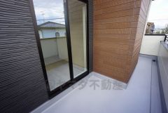 同仕様写真。お洗濯物も気持ちよく干せそうです。 テーブルとイスを置いてカフェタイムや日光浴、星を眺めたりも良いですね^^