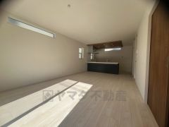 家族が集まる開放的なリビング。約118.5帖の大空間で毎日のお食事が楽しみです＾＾思い思いの時間を過ごしたり、家族みんなで食事をしたり、素敵な団らんの場になりますね。