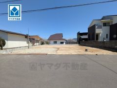 現地（2026年4月）撮影。平屋・オール電化住宅＾＾長期優良住宅。駐車もらくらくの敷地面積77坪以上。快適でゆとりのある生活空間で新生活を始めましょう^^