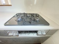 3口コンロなので、効率よく調理ができます。毎日のお料理が楽しくなりますね。