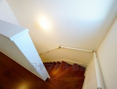 同仕様写真。ご年配の方でも安心できる、手すり付き階段です＾＾段差も低めで設定されてますので安全性にも優れてますね＾＾