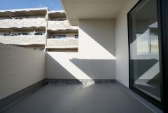 同仕様写真。お洗濯物を干すスペースとしても十分な広さがあります。  お天気の良い日はお洗濯物がよく乾きそうな日当たり良好のバルコニー＾＾