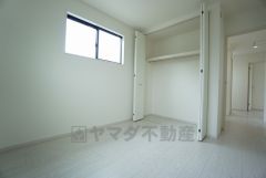 全居室に収納完備。下段を引き出し収納にするなど、空いたスペースを有効活用すれば収納力がグッと高まります。常に整理整頓されたお部屋は気持ちがいいです＾＾