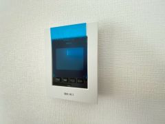 防犯性、セキュリティ対策に安心できるテレビモニター付きインターフォンです。セールスマン対策にもなり安心できます。