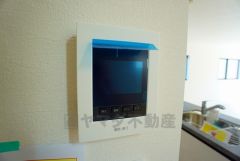 防犯性もばっちり、TVモニター付きインターフォン完備。大きなモニターで玄関先を確認できます。録画機能が付いているので不在時の訪問者も確認できて安心です^^