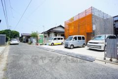 前面道路は交通量が少なく小さなお子様がいても安心です＾＾