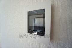 防犯性、セキュリティ対策に安心できるテレビモニター付きインターフォンです。セールスマン対策にもなり安心できます。