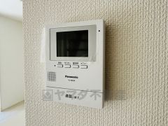 防犯性、セキュリティ対策に安心できるテレビモニター付きインターフォンです。セールスマン対策にもなり安心できます。