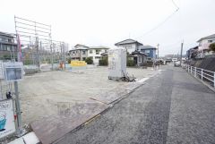 前面道路は東側約4ｍ。コンビニまで徒歩6分。スーパーまで徒歩10分。イオン福岡まで車で約14分（4.2ｋｍ）