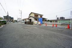 前面道路は広々10ｍと駐車がスムーズにできます＾＾