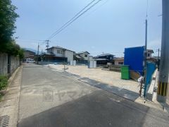前面道路は交通量が少なく小さなお子様がいるご家庭も安心です＾＾