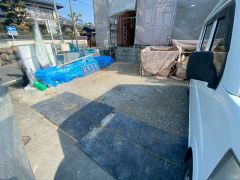 駐車スペースはゆとりある2台分を確保。マイカー用に、お客さま用に、余裕を持ってご利用いただけます。