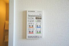 雨の日の洗濯も安心できる浴室暖房乾燥機付き浴室。