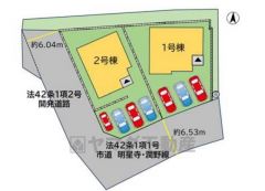 2号棟。カースペース並列3～4台分を確保＾＾ 前面道路は公道東側約6.04ｍ、南側約6.53ｍ。