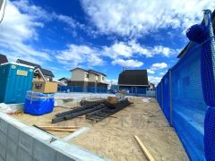 駐車スペースとは別にお庭もついております。広さも十分あるので、ガーデニングやBBQなど楽しみの増えるお庭です＾＾