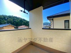 お洗濯物を干すスペースとしても十分な広さがあります。  お天気の良い日はお洗濯物がよく乾きそうな日当たり良好のバルコニー＾＾