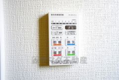 浴室暖房乾燥機には、暖房、乾燥、涼風、換気の4つの機能が付いています。タイマー付きです。