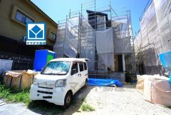 ＪＲ篠栗線篠栗駅徒歩13分。並列駐車2台。スーパーまで徒歩9分。 コンビニまで徒歩13分。周辺環境充実。