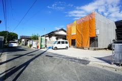 前面道路は交通量が少なく小さなお子様がいても安心です＾＾