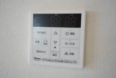 お風呂から通話ができるタイプの給湯器リモコンです。お子さんや高齢の方が一人で入られる時も安心ですね＾＾