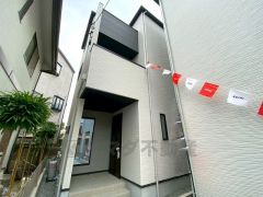 コンビニ徒歩5分。スーパー徒歩5分。ドラッグストア徒歩6分。