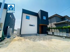 オール電化。敷地面積51坪＾＾2F洋室4部屋＾＾南面バルコニー。西鉄バス「大城二丁目第一」停まで徒歩5分＾＾コンビニまで徒歩6分。イオン乙金ショッピングセンターまで徒歩12分。車で4分（1.1ｋｍ） 