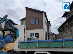 シンプルでいつまでも飽きのこないデザインが周囲の環境に調和し、どんなご家族にもフィットするデザインです。