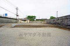 カースペースは停めやすい並列駐車3台付きでゆとりがあります＾＾