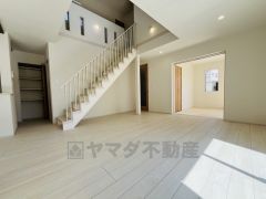 断熱性能の窓ガラスを採用。省エネ、光熱費カットにも貢献します。 夏は涼しく、冬は暖かく快適に過ごせます。