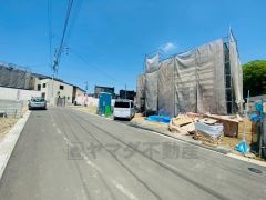 前面道路は南西側6ｍ。 交通量も少ないため小さなお子様がいるご家庭も安心です＾＾ 西鉄バス赤坂停徒歩7分。